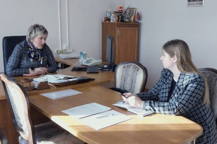 «Тесное взаимодействие с населением – это важный шаг к открытости и доверию к власти». Елена Фурс провела прямую телефонную линию и личный прием граждан в Новополоцке «Тесное взаимодействие с населением – это важный шаг к открытости и доверию к власти». Елена Фурс провела прямую телефонную линию и личный прием граждан в Новополоцке