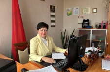 «Личные приемы помогают предметно раскрыть проблемное поле конкретной территории, определить, какие вопросы необходимо решать в первую очередь». А.Смоляк провела прием граждан в Хойникском районе