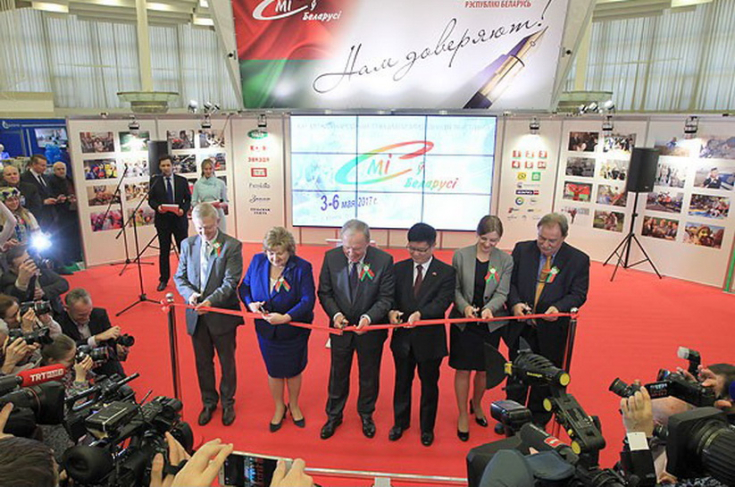 Члены Президиума Совета Республики Старовойтова И.А. и Рахманов С.К. приняли участие в открытии выставки «СМІ ў Беларусі»