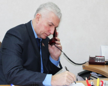 Член Совета Республики А.Щастный провел личный прием граждан и прямую телефонную линию, встречу с трудовым коллективом