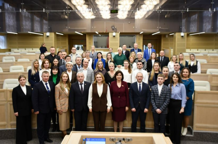 Председатель Совета Республики Н.Кочанова провела встречу с трудовым коллективом ОАО «Бабушкина крынка».