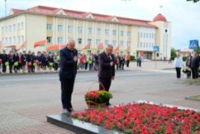 Член Совета Республики Г.Протосовицкий возложил цветы к братской могиле воинам-освободителям города Столина