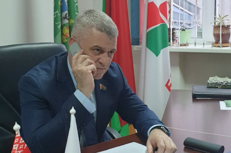 Член Совета Республики А.Неверов
принял участие в работе общественной приемной РОО «Белая Русь»
Член Совета Республики А.Неверов
принял участие в работе общественной приемной РОО «Белая Русь»