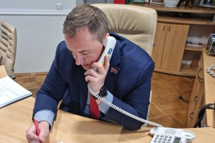 Член Совета Республики С.Анюховский провел «прямую телефонную линию» Член Совета Республики С.Анюховский провел «прямую телефонную линию»