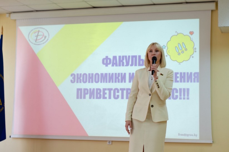 Член Совета Республики Е.Стальбовская поздравила первокурсников с Днем знаний Член Совета Республики Е.Стальбовская поздравила первокурсников с Днем знаний