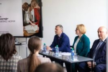 Член
Совета Республики С.Анюховский поздравил ветерана с юбилеем