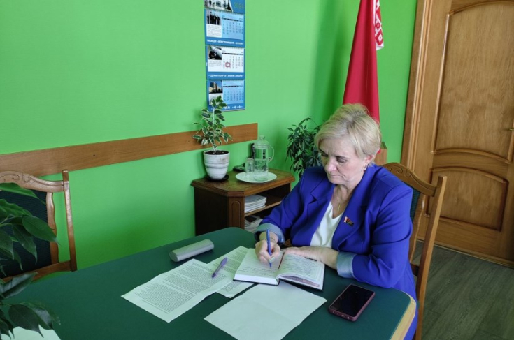 Член Совета Республики Е.Журавлёва провела личный прием граждан в г. Несвиже Член Совета Республики Е.Журавлёва провела личный прием граждан в г. Несвиже