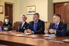 Член Совета Республики О.Романов встретился с руководителем Российского центра науки и культуры в Минске