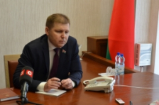 Член Президиума Совета Республики С.Сивец провел прямую телефонную линию