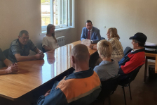 Член Совета Республики Национального собрания продолжает встречаться с трудовыми коллективами