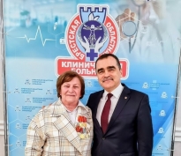 Член Совета Республики А.Карпицкий встретился с бывшей узницей концлагеря