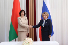 Валентина Матвиенко от имени Совета Федерации Федерального Собрания Российской Федерации и себя лично поздравила Председателя Совета Республики Национального собрания Республики Беларусь Наталью Кочанову с успешным проведением 25 февраля 2024 года в Республике Беларусь единого дня голосования