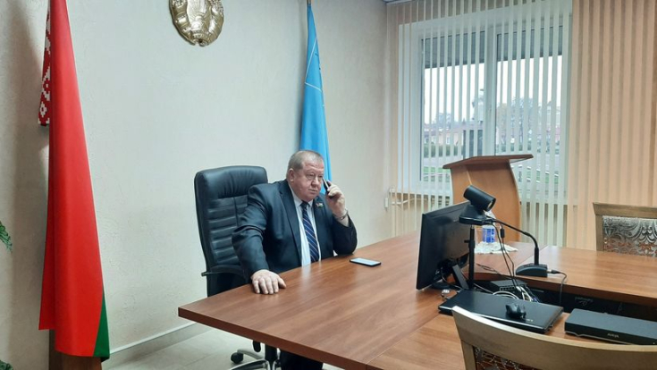 Член Совета Республики В.Хроленко провел «прямую телефонную линию» Член Совета Республики В.Хроленко провел «прямую телефонную линию»