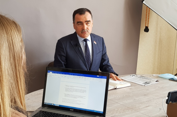 Член Совета Республики А.Карпицкий провел «прямую
телефонную линию» и онлай-конференцию с жителями Каменецкого района Член Совета Республики А.Карпицкий провел «прямую
телефонную линию» и онлай-конференцию с жителями Каменецкого района