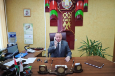 Член Совета Республики А.Пищ провел прямую телефонную линию
