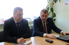 Член Совета Республики В.Полищук выступил перед работниками Дрибинского районного центра гигиены и эпидемиологии, а также провел выездной прием граждан