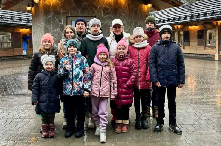 Член Совета Республики Т.Шатликова организовала поездку детей из домов семейного типа в «Поместье белорусского Деда Мороза» Член Совета Республики Т.Шатликова организовала поездку детей из домов семейного типа в «Поместье белорусского Деда Мороза»
