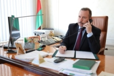 Член Совета Республики В.Ананич провел прямую телефонную линию