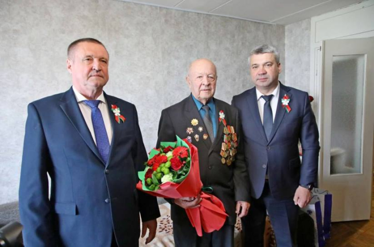Член Президиума Совета Республики Л.Заяц поздравил ветерана Великой Отечественной войны с Днем Победы Член Президиума Совета Республики Л.Заяц поздравил ветерана Великой Отечественной войны с Днем Победы