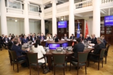 Член Президиума Совета Республики С.Сивец выступил в рамках заседания круглого стола международного форума «Санкт-Петербург — парламентская столица Содружества»