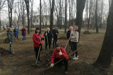 Член
Совета Республики Т.Абель приняла участие в районном субботнике