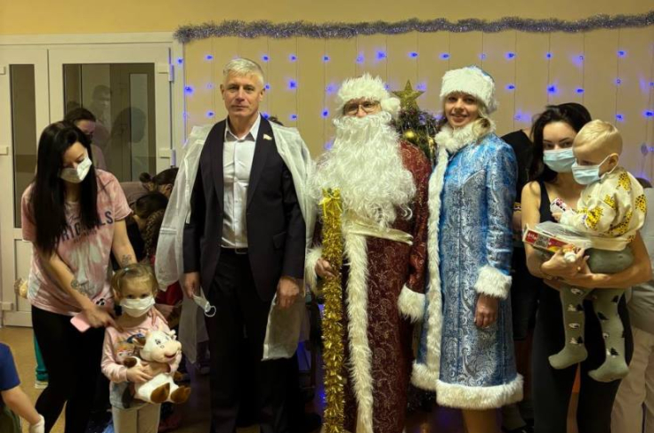 Член Совета Республики В.Кондратович принял участие в благотворительной акции «Наши дети» Член Совета Республики В.Кондратович принял участие в благотворительной акции «Наши дети»
