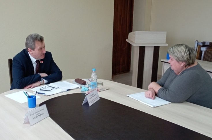 Член Совета Республики В.Полищук провел выездной прием граждан в Дрибинском райисполкоме Член Совета Республики В.Полищук провел выездной прием граждан в Дрибинском райисполкоме