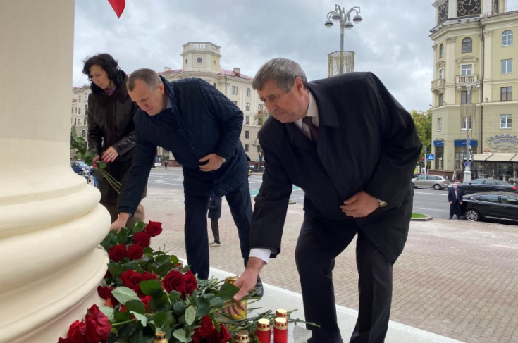 Сенаторы и работники Секретариата Совета Республики почтили память сотрудника КГБ, погибшего при выполнении служебного долга Сенаторы и работники Секретариата Совета Республики почтили память сотрудника КГБ, погибшего при выполнении служебного долга
