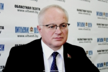 Член Совета Республики Ю.Деркач провел «прямую телефонную линию» для жителей Витебского региона