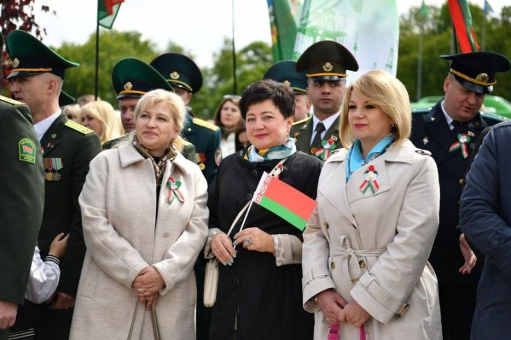 Члены Совета Республики Л.Сапего, А.Смоляк, Е.Зенкевич приняли участие в торжествах, организованных в Гомеле по случаю празднования Дня государственных символов Члены Совета Республики Л.Сапего, А.Смоляк, Е.Зенкевич приняли участие в торжествах, организованных в Гомеле по случаю празднования Дня государственных символов