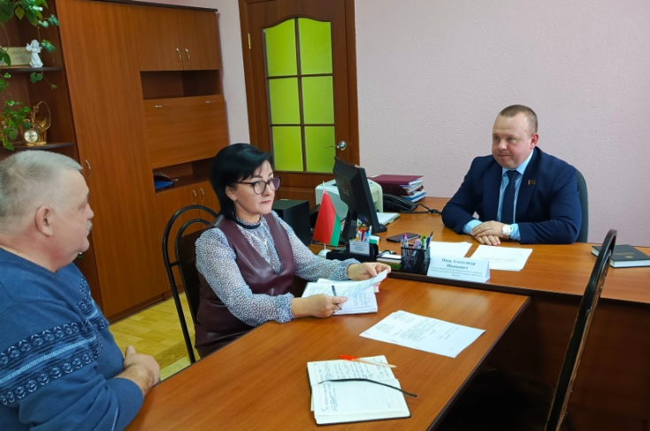 Член Совета Республики А.Пищ принял участие в едином дне приема граждан Член Совета Республики А.Пищ принял участие в едином дне приема граждан