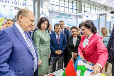 Н.Кочанова и Т.Нарбаева посетили выставку-презентацию продукции и услуг предприятий Беларуси и Узбекистана
