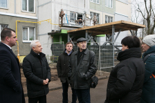 Член
Президиума Совета Республики С.Рачков ознакомился с ходом капитального ремонта ряда
жилых домов г.Минска