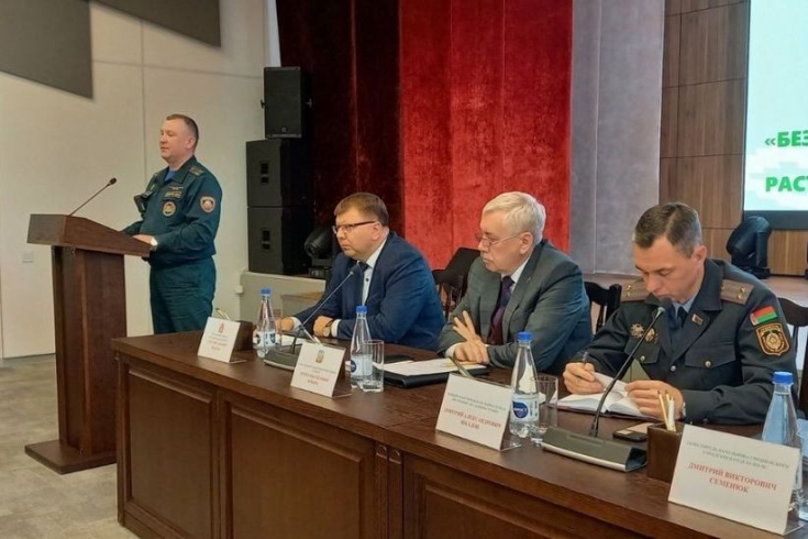 Член Совета Республики О.Иванов принял участие в едином дне информирования «Здоровая нация как основа развития Беларуси» в ОАО «Гродненский мясокомбинат» Член Совета Республики О.Иванов принял участие в едином дне информирования «Здоровая нация как основа развития Беларуси» в ОАО «Гродненский мясокомбинат»