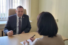 Феликс Яшков провел выездной личный прием в Ельске