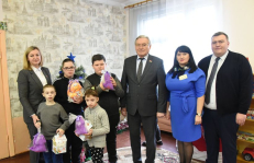 Член Совета Республики А.Бачило принял участие в благотворительной акции «Наши дети»