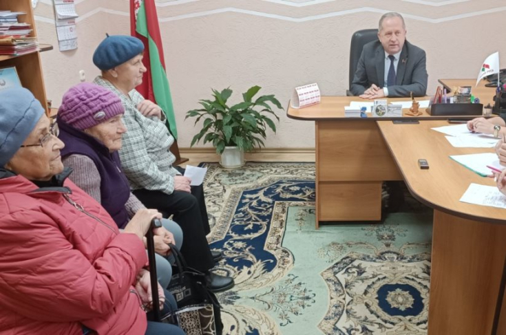 Член Совета Республики Ю.Наркевич провел личный прием граждан Член Совета Республики Ю.Наркевич провел личный прием граждан
