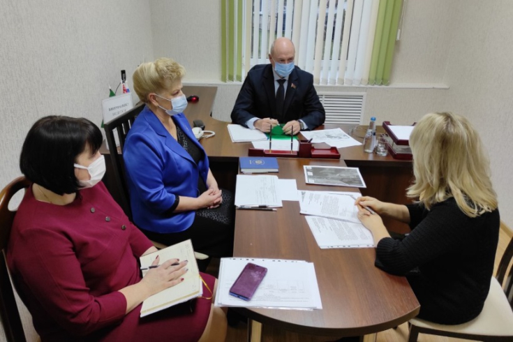 Член Совета Республики В.Матвеев провел «прямую телефонную линию» и личный прием граждан Член Совета Республики В.Матвеев провел «прямую телефонную линию» и личный прием граждан