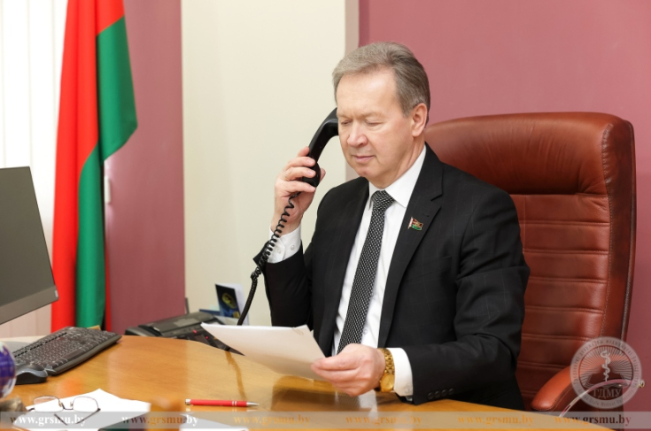 Член Совета Республики И.Жук провел прямую телефонную линию