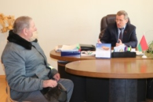 Член Совета Республики В.Полищук провел выездной прием граждан в Дрибинском районном исполнительном комитете и выступил перед его работниками