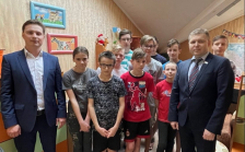 Член Президиума Совета Республики Сергей Сивец посетил
семейный детский дом
