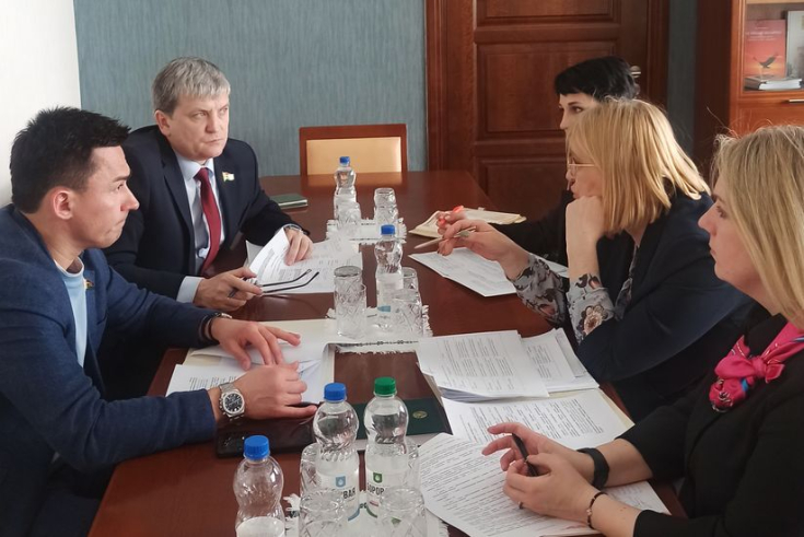 Член Президиума Совета Республики И.Луцкий провел рабочее совещание по подготовке XI Форума регионов Беларуси и России Член Президиума Совета Республики И.Луцкий провел рабочее совещание по подготовке XI Форума регионов Беларуси и России