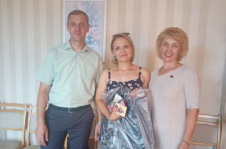 Член Совета Республики К.Пантюхова передала подарок многодетной семье