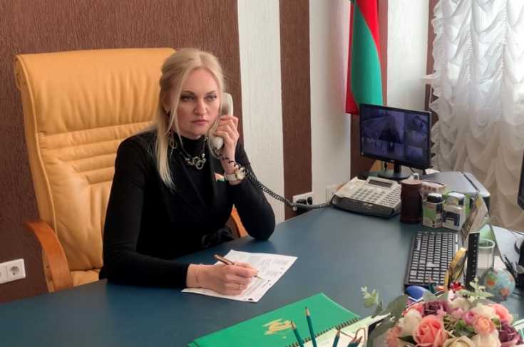 Член Совета Республики К.Капуцкая
провела прямую телефонную линию
Член Совета Республики К.Капуцкая
провела прямую телефонную линию