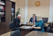 Член Совета Республики А.Карпицкий провел «прямую телефонную линию» и прием граждан