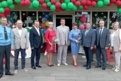Член Совета Республики В.Полищук принял участие в мероприятиях, приуроченных ко Дню знаний и оказал материальную помощь детям из многодетной семьи