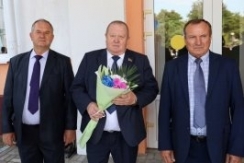Член Совета Республики В.Хроленко принял участие в торжественной линейке, посвященной Дню знаний